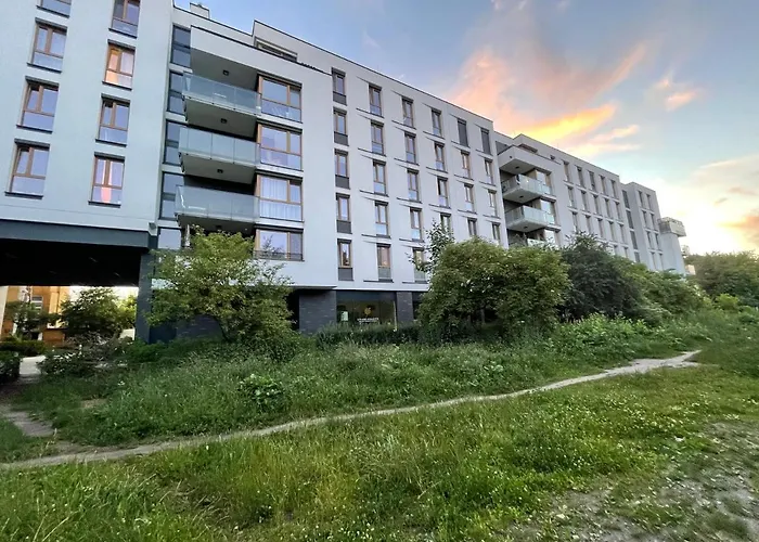 Centrum Wlodarzewska 30 *